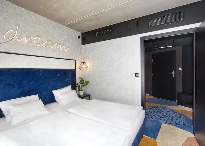 Biala Perla Czarna Gora Sienna (Klodzko)